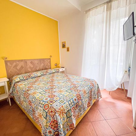 Giallo Napoli Luaran gambar