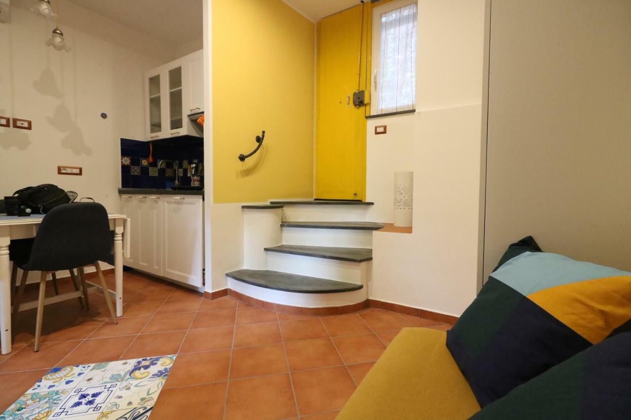 Giallo Napoli Luaran gambar